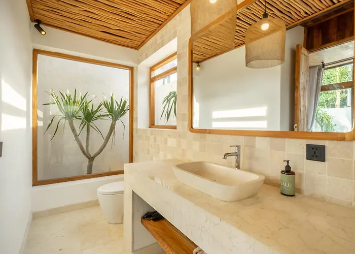 Nalu Uluwatu! 7 Uluwatu (Bali)